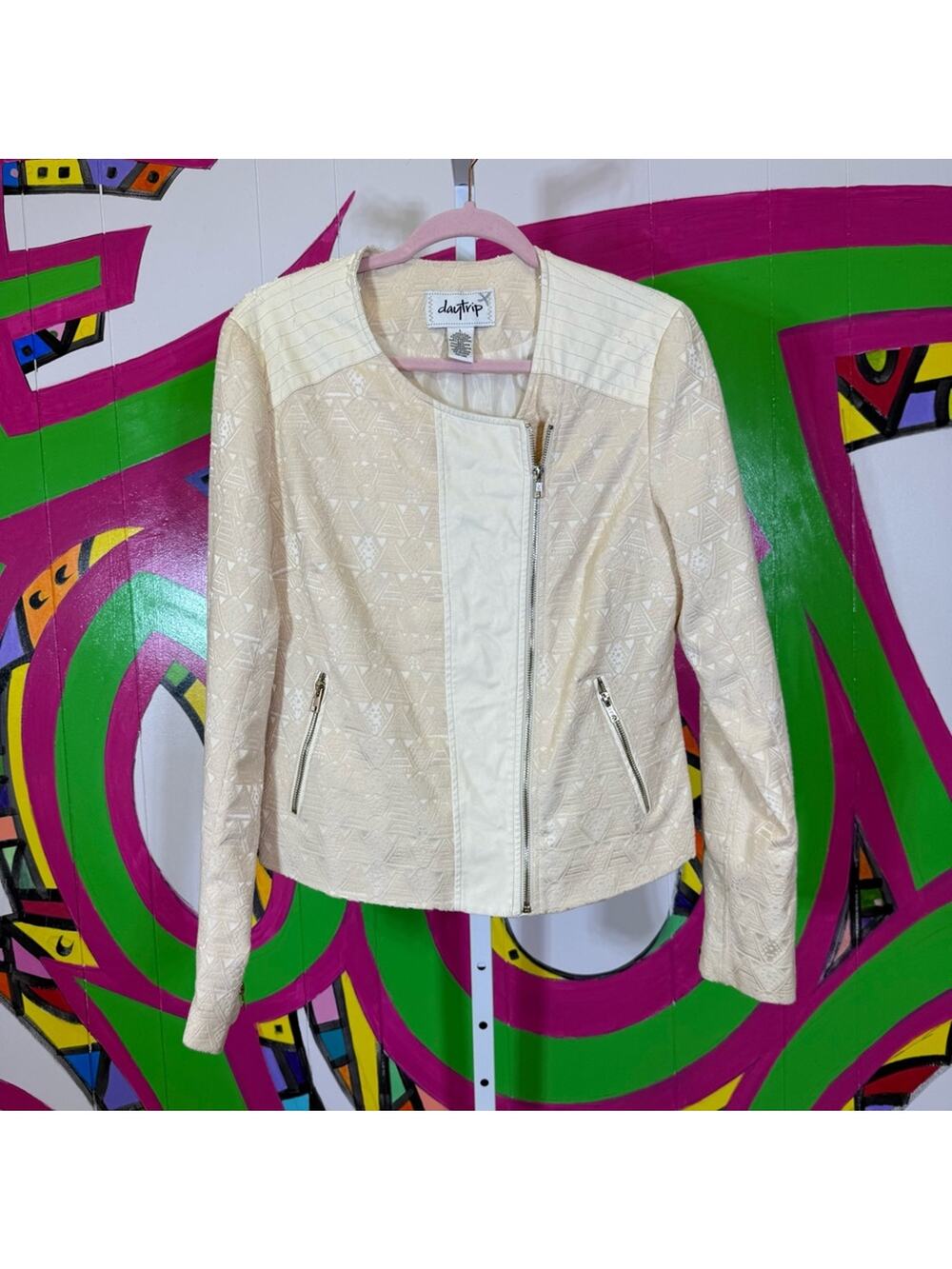Daytrip, Cream Textured Blazer with Structured Faux Leather details. Size Large